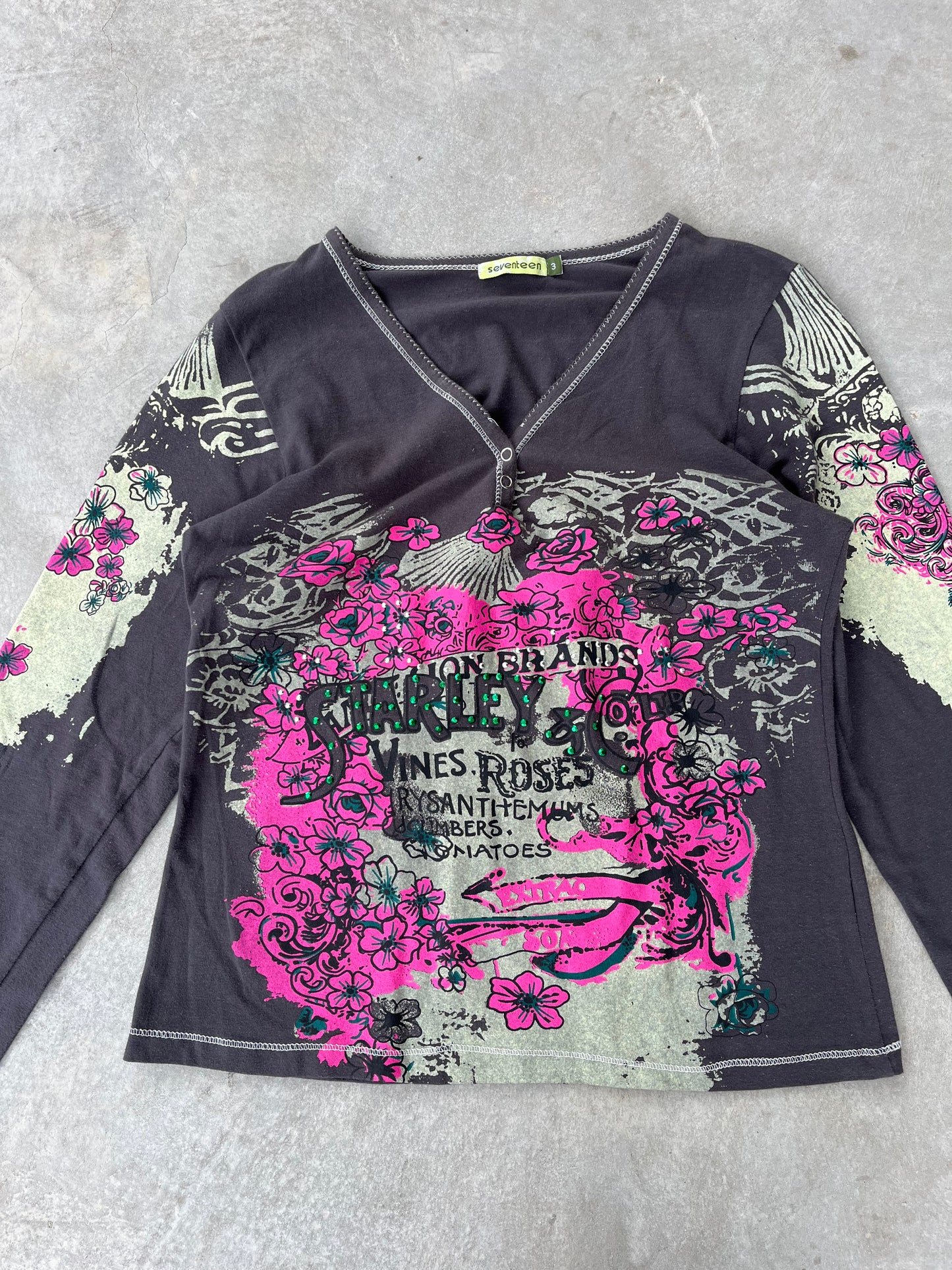 2000S - GRAPHIC V NECK LONGSLEEVE - M