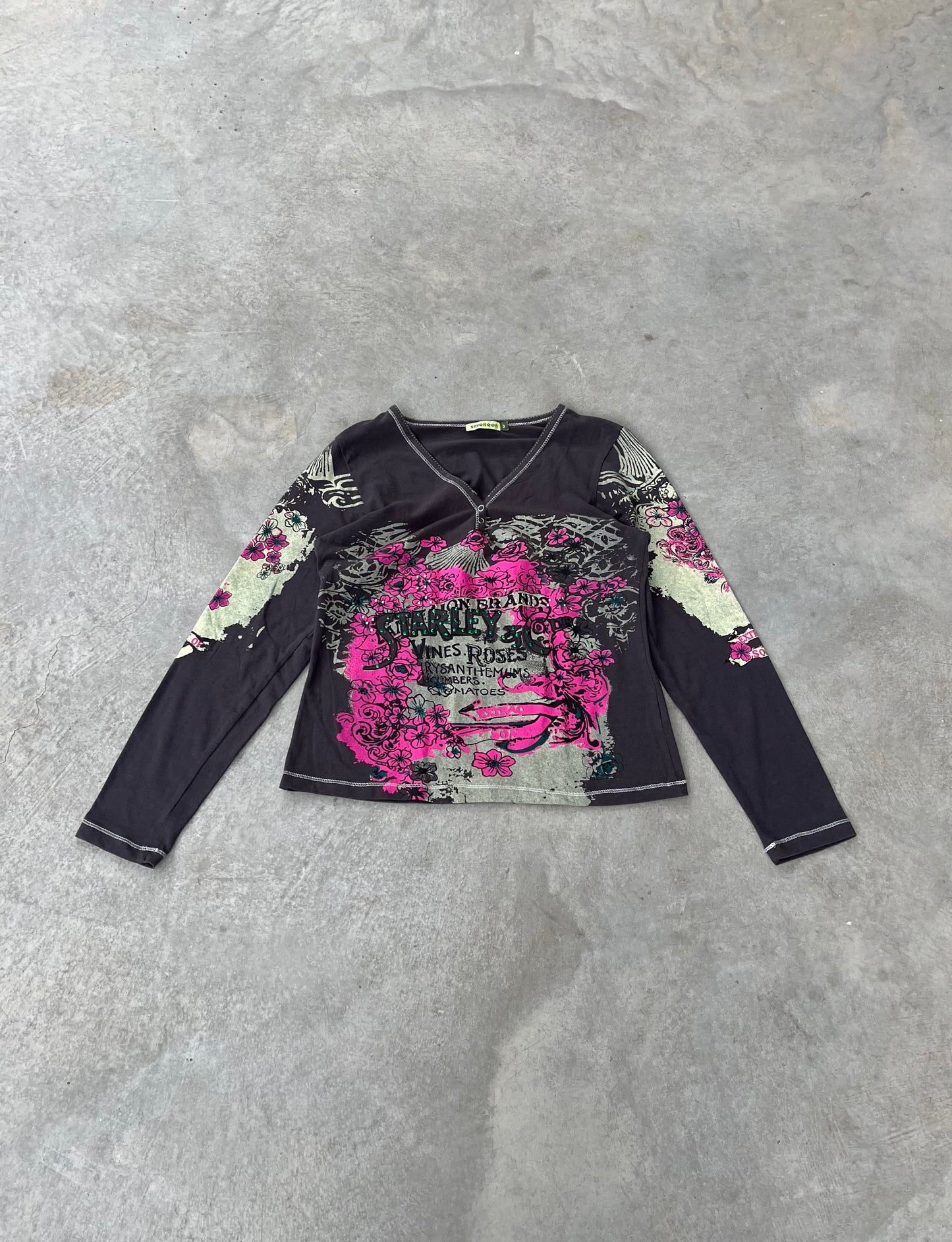 2000S - GRAPHIC V NECK LONGSLEEVE - M