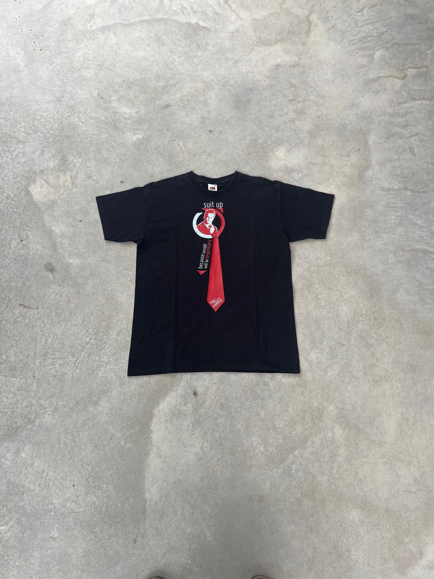 2000S - FRUIT OF THE LOOM “HOW I MET YOUR MOTHER?” TSHIRT - M