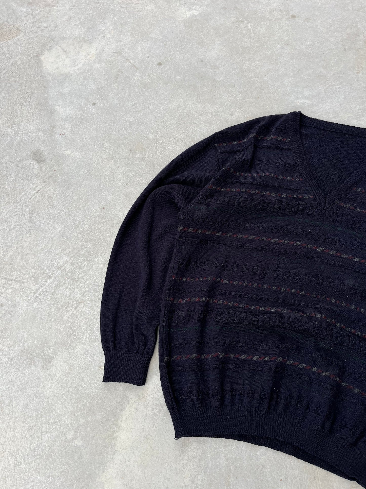 1990S - INDIGO PATTERNED V NECK SWEATER - L