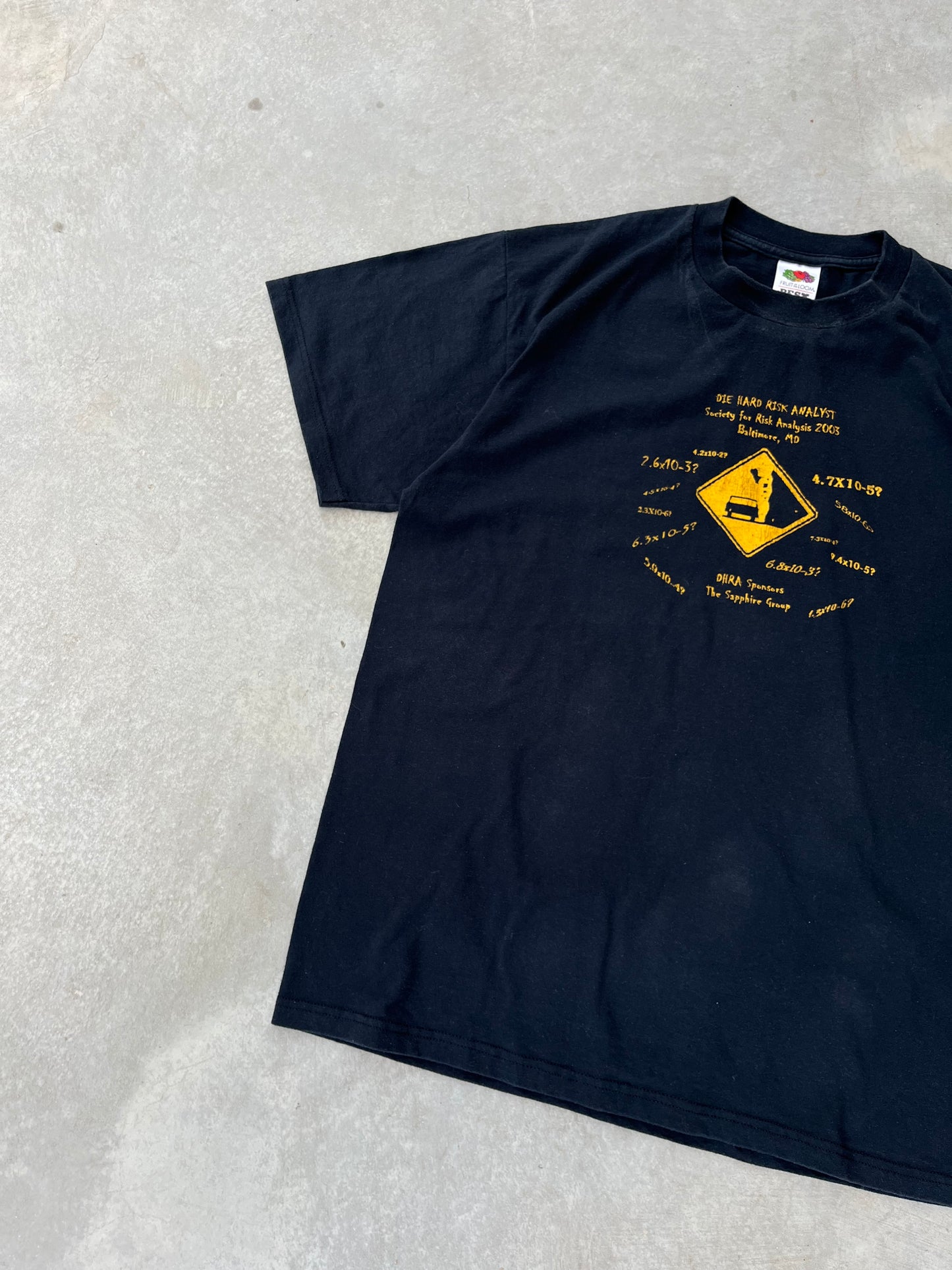 2000S - FRUIT OF THE LOOM BLACK PRINTED TSHIRT - L