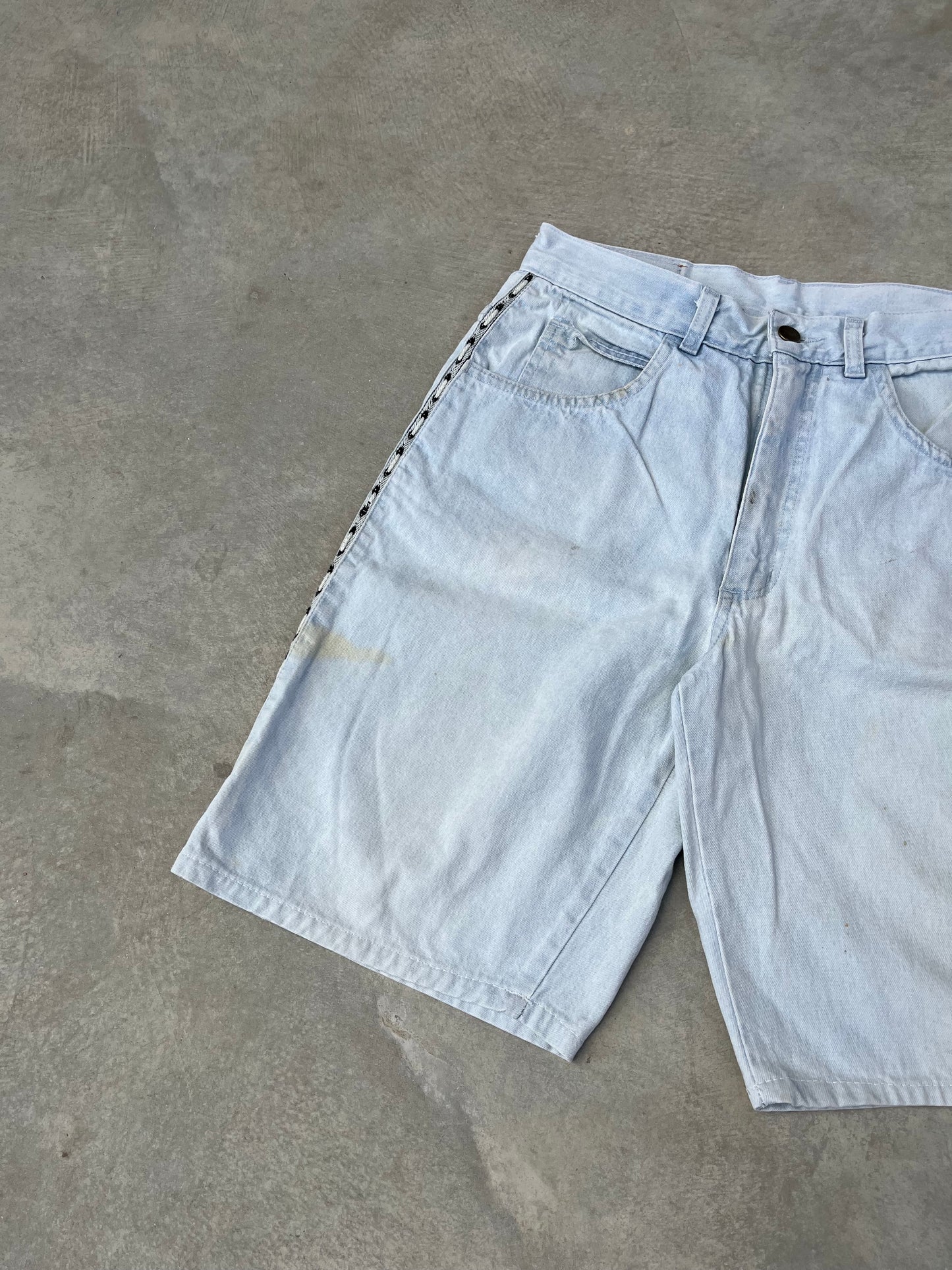 2000S - LIGHT WASH WIDE LEG SEWN PATTERN JORTS - 36