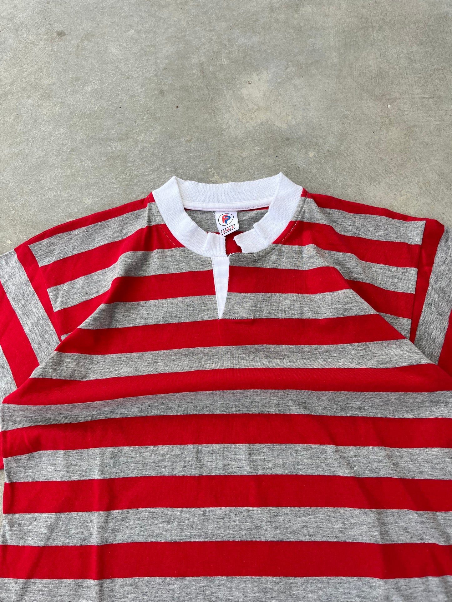 1990S - STRIPED GRAY & RED TSHIRT - S