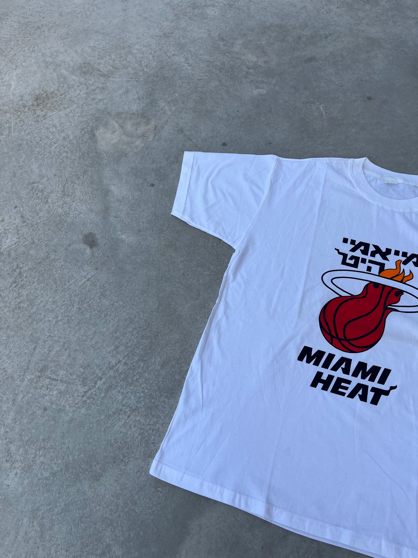 2000S - MIAMI HEAT PRINTED TSHIRT - L