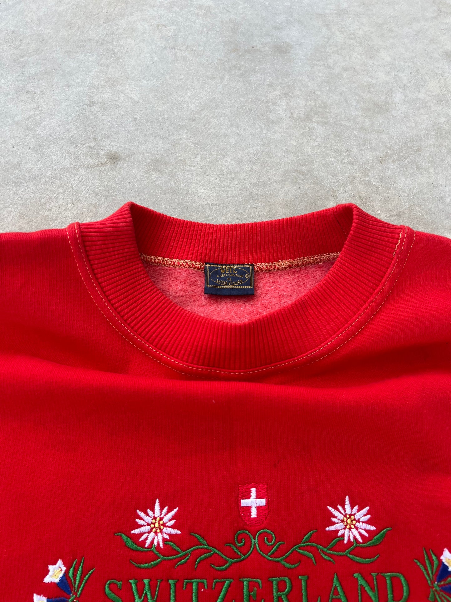 1990S - RED EMBROIDERED SWITZERLAND SWEATSHIRT - L