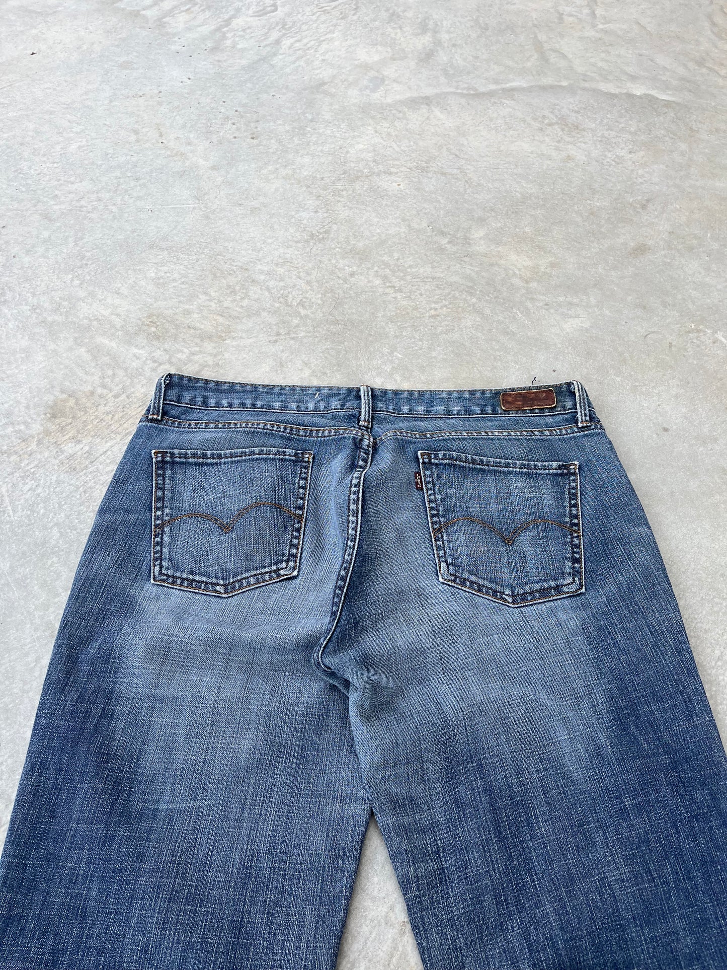 2000S - MID RISE LEVIS FLARED FADED JEANS - 42