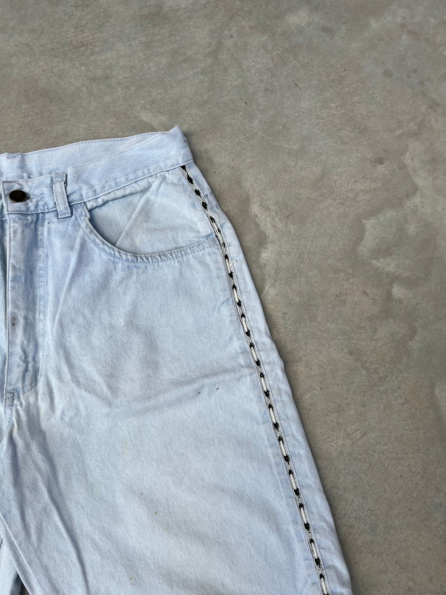 2000S - LIGHT WASH WIDE LEG SEWN PATTERN JORTS - 36