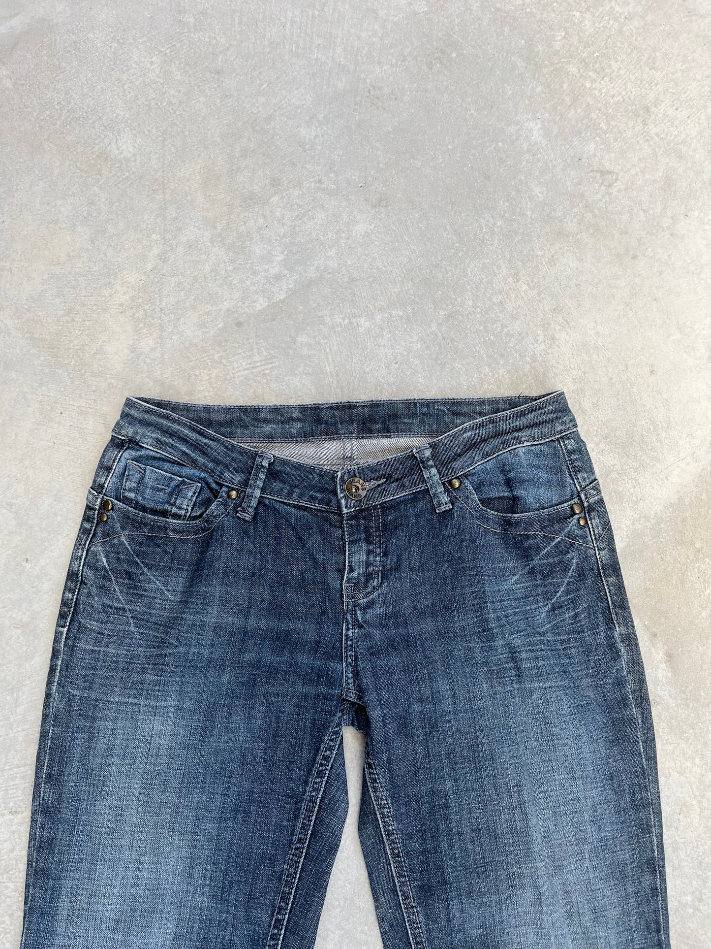 2000S - LOW RISE FADED EMBROIDERED BOOTCUT JEANS - 40