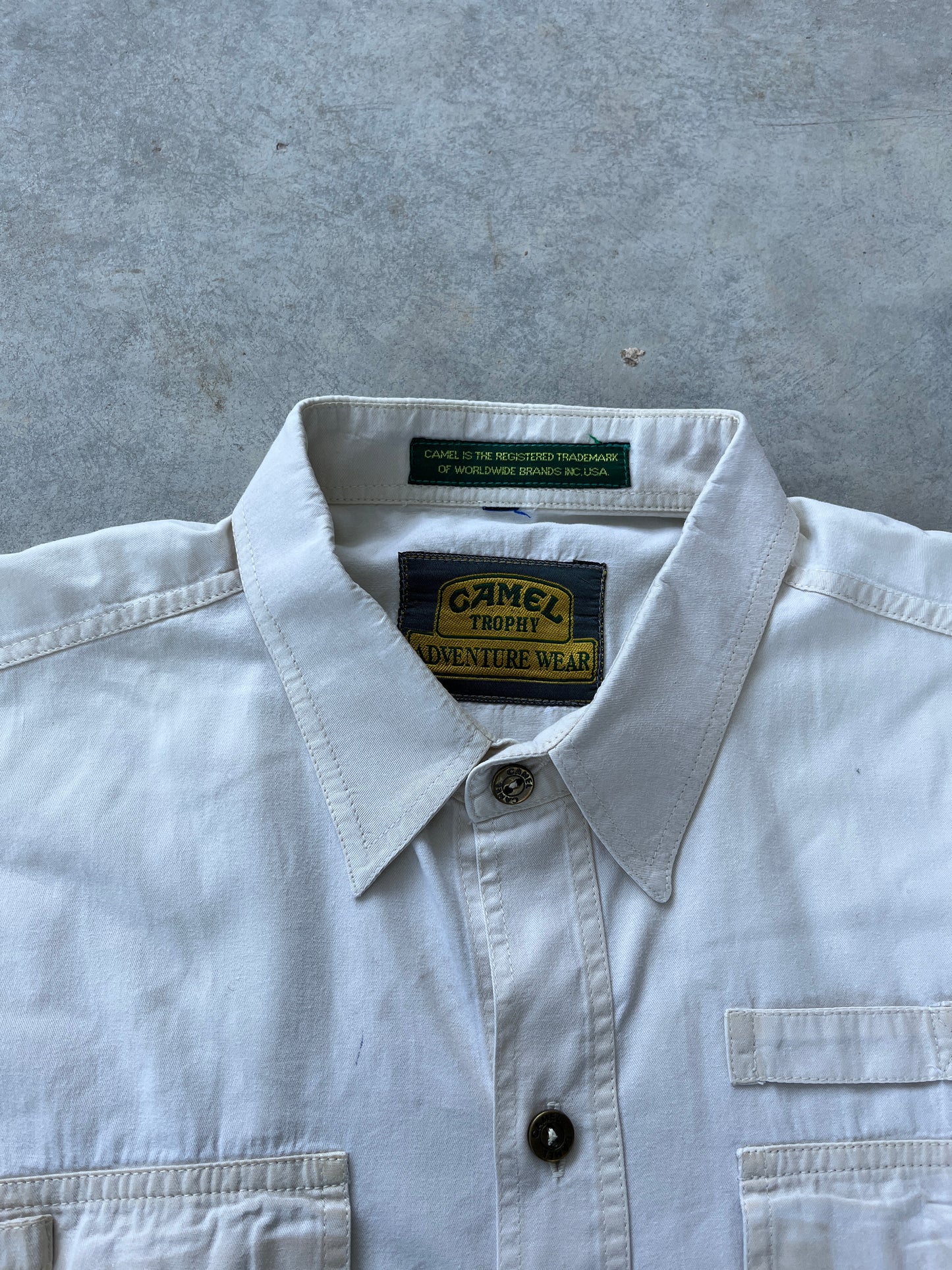 1990S - CAMEL DETAILED BUTTON UP TSHIRT - L