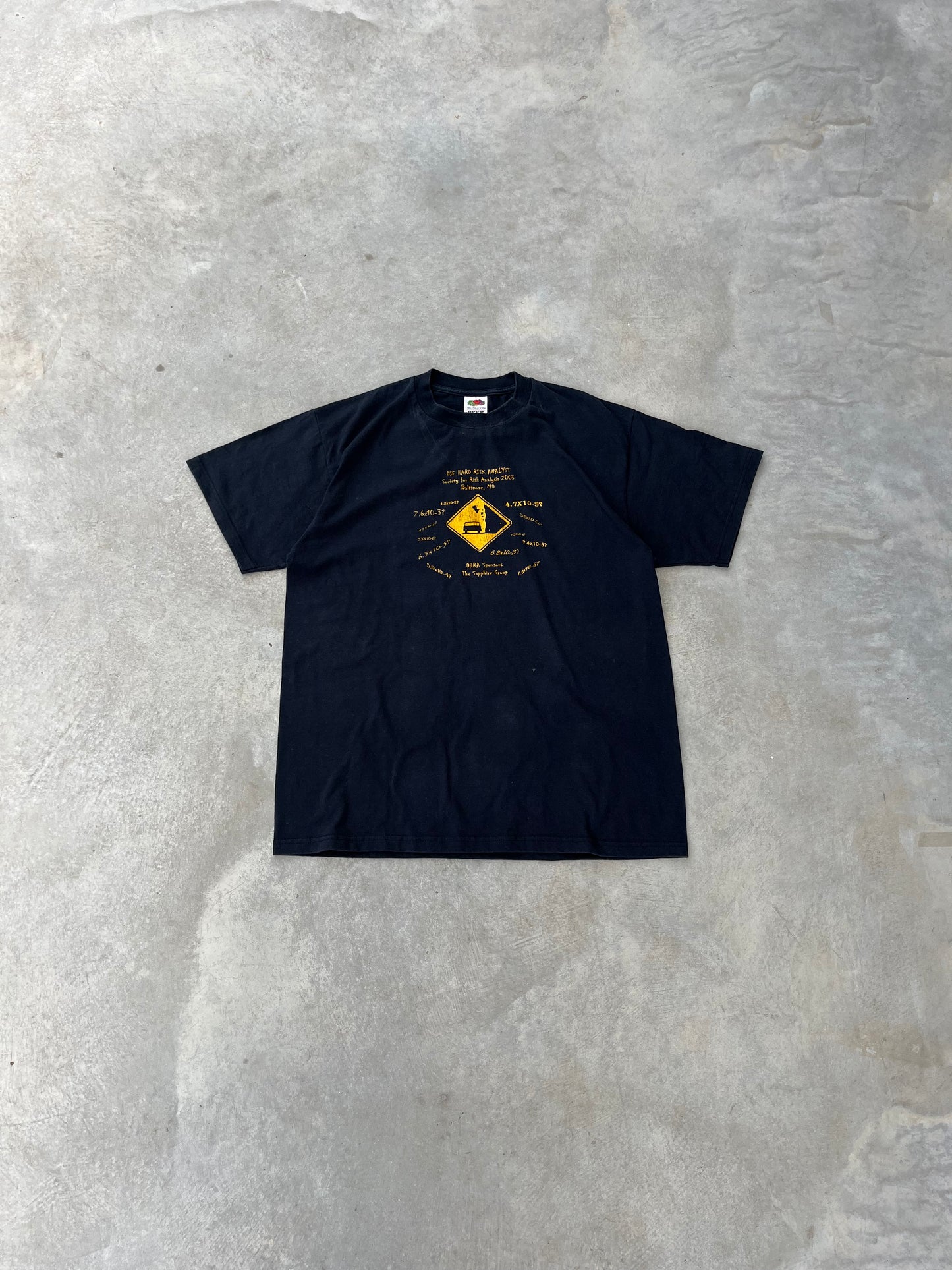 2000S - FRUIT OF THE LOOM BLACK PRINTED TSHIRT - L