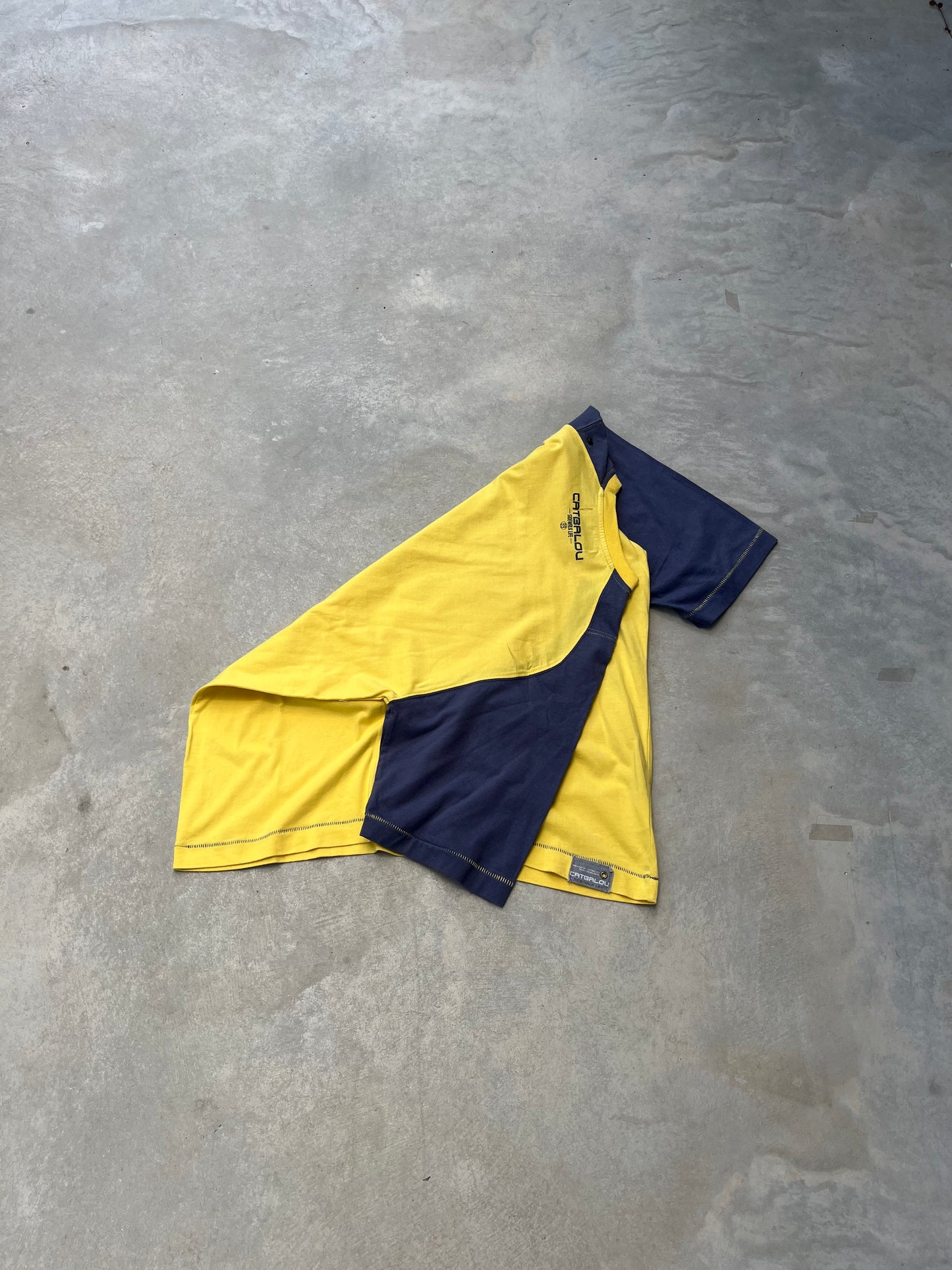 1990S - NAVY/YELLOW EMBROIDERED & PRINTED TSHIRT - L