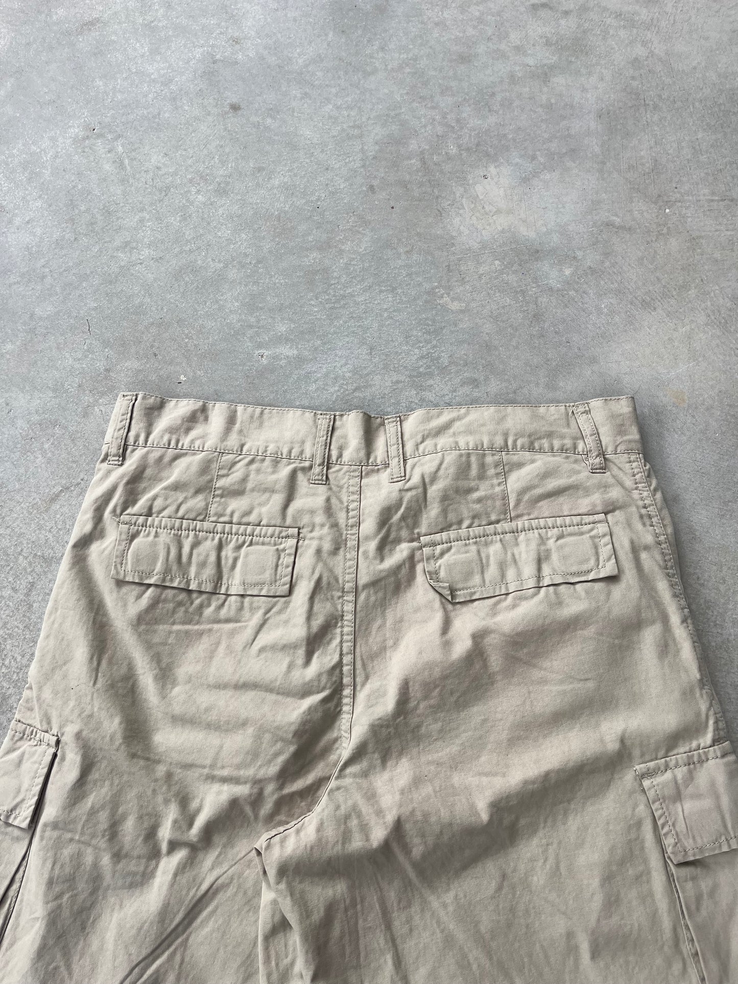 1990S - BEIGE CARGO SHORTS - 44