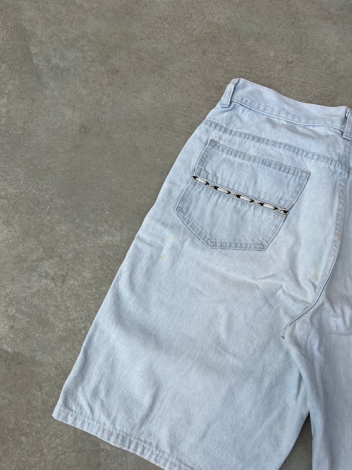 2000S - LIGHT WASH WIDE LEG SEWN PATTERN JORTS - 36