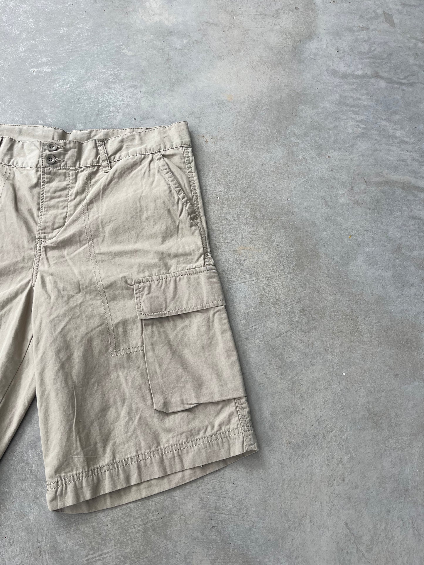 1990S - BEIGE CARGO SHORTS - 44