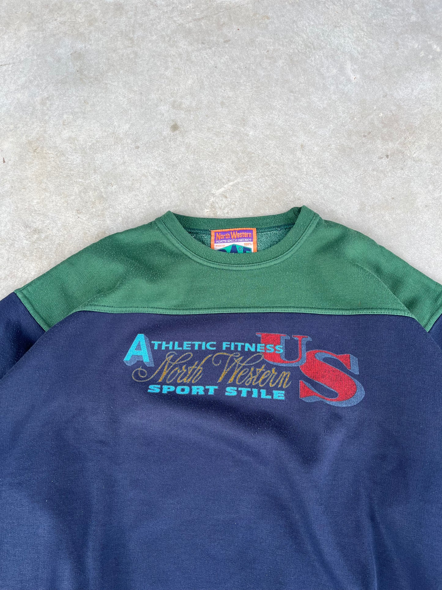 2000S - GRAPHIC GREEN & NAVY SWEATSHIRT - M