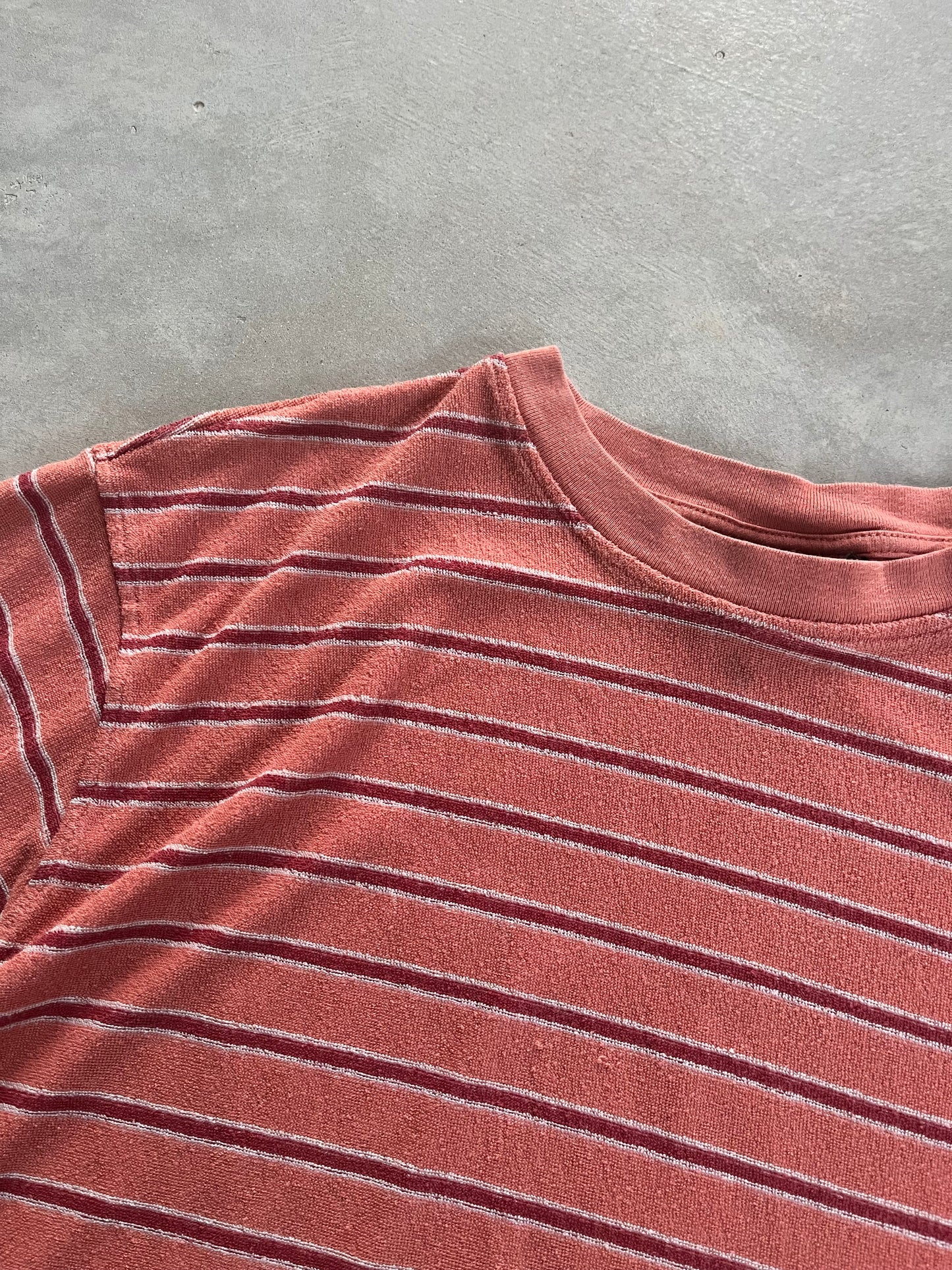 2000S - STÜSSY PINK & BORDEAUX STRIPED TSHIRT - L