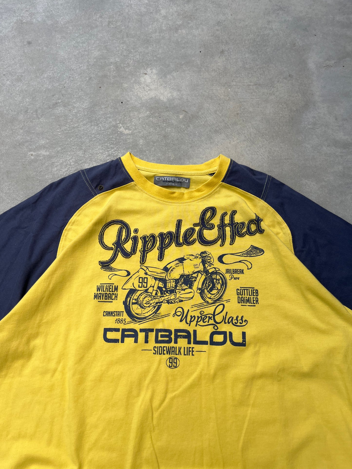 1990S - NAVY/YELLOW EMBROIDERED & PRINTED TSHIRT - L