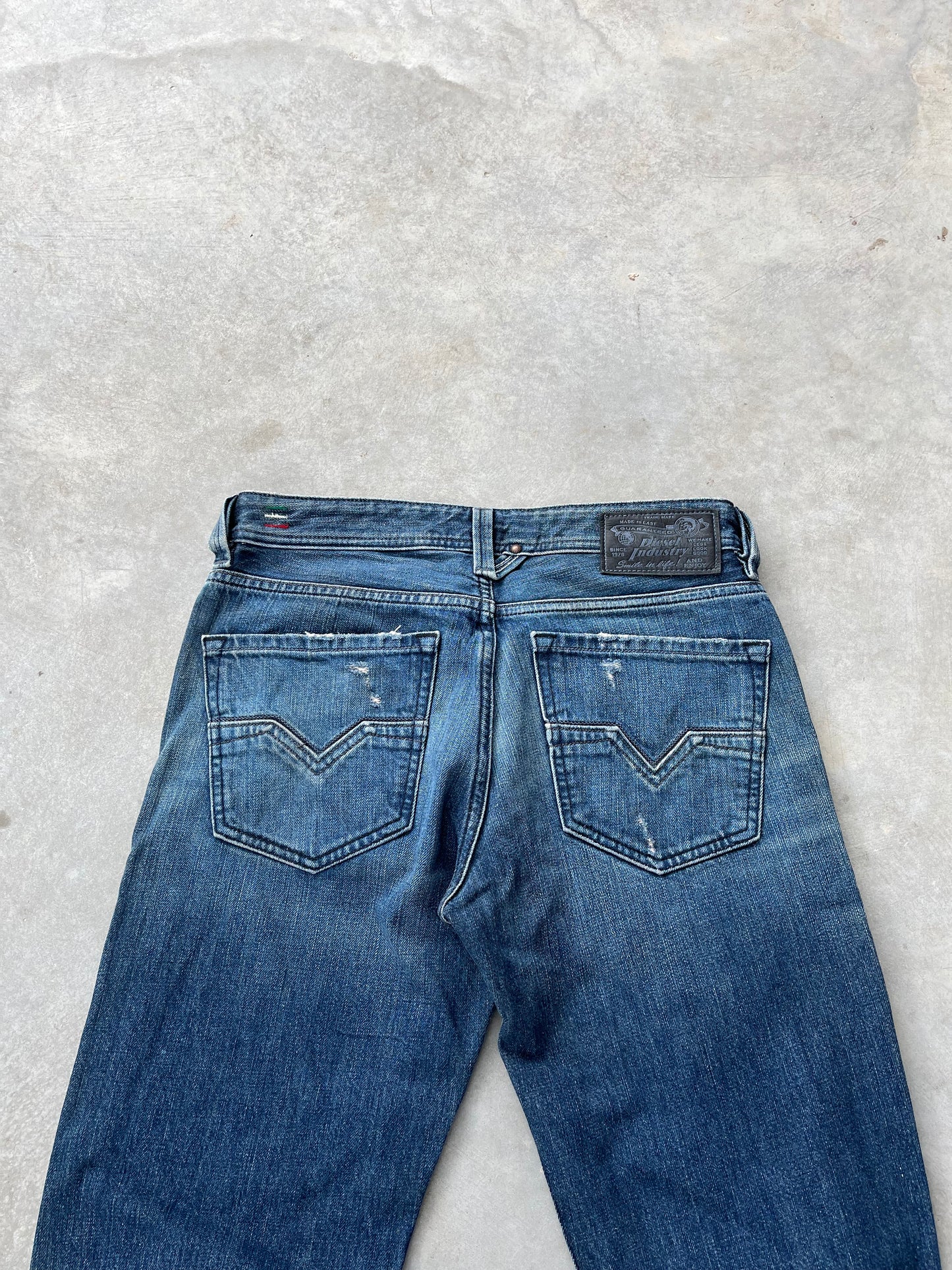 1990S - FADED DISTRESSED BOOTCUT DIESEL JEANS - 38