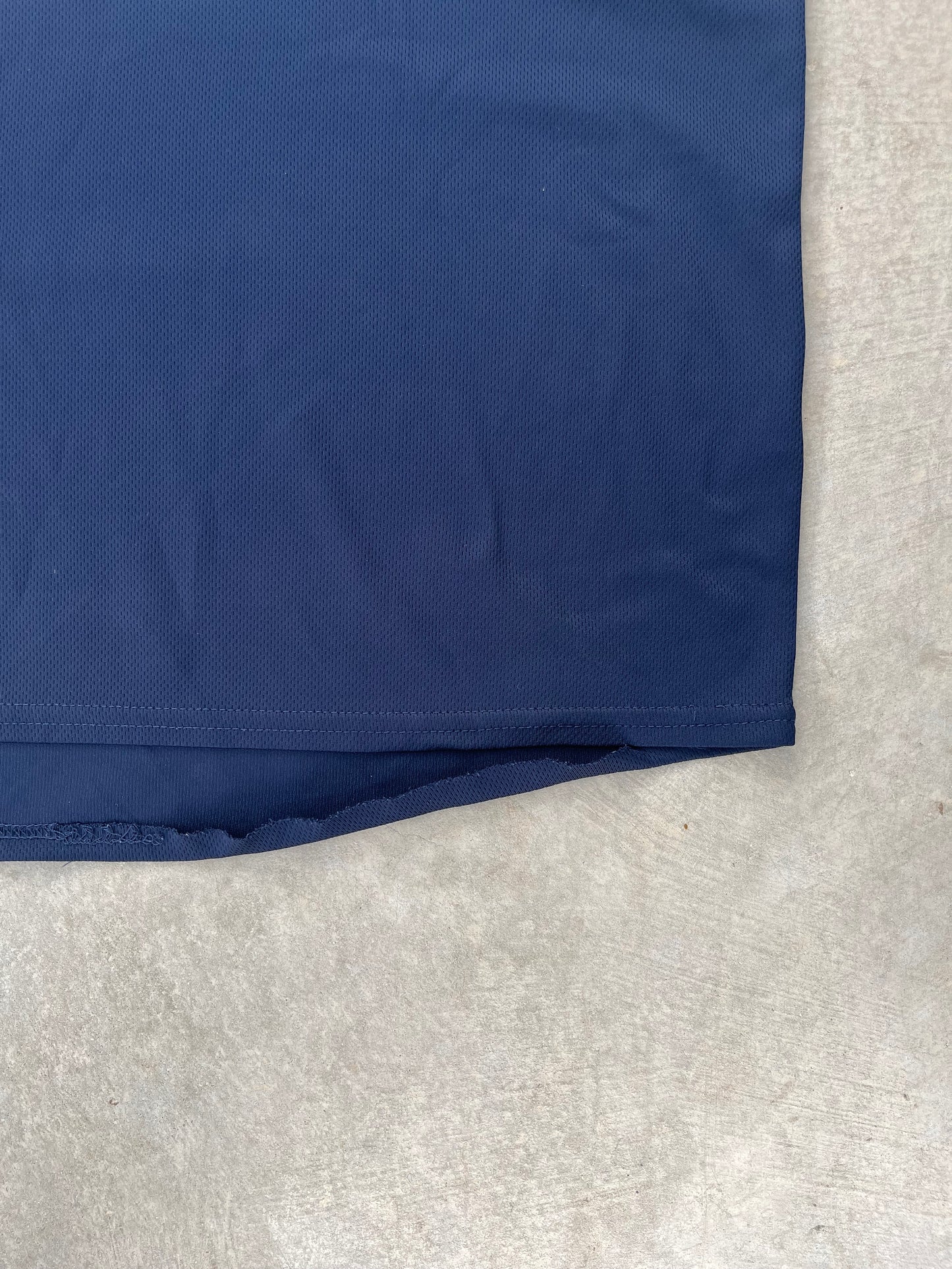 2000S - NIKE NAVY & LIGHT BLUE SPORTS TSHIRT - M