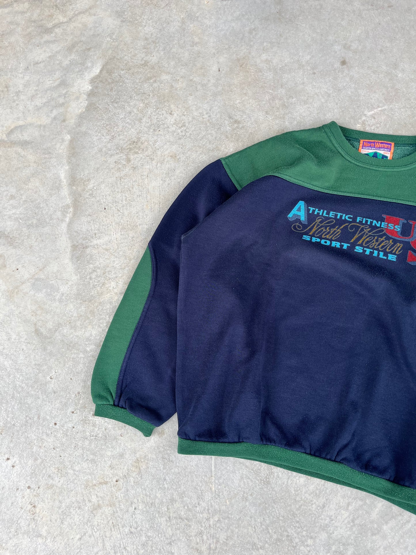 2000S - GRAPHIC GREEN & NAVY SWEATSHIRT - M