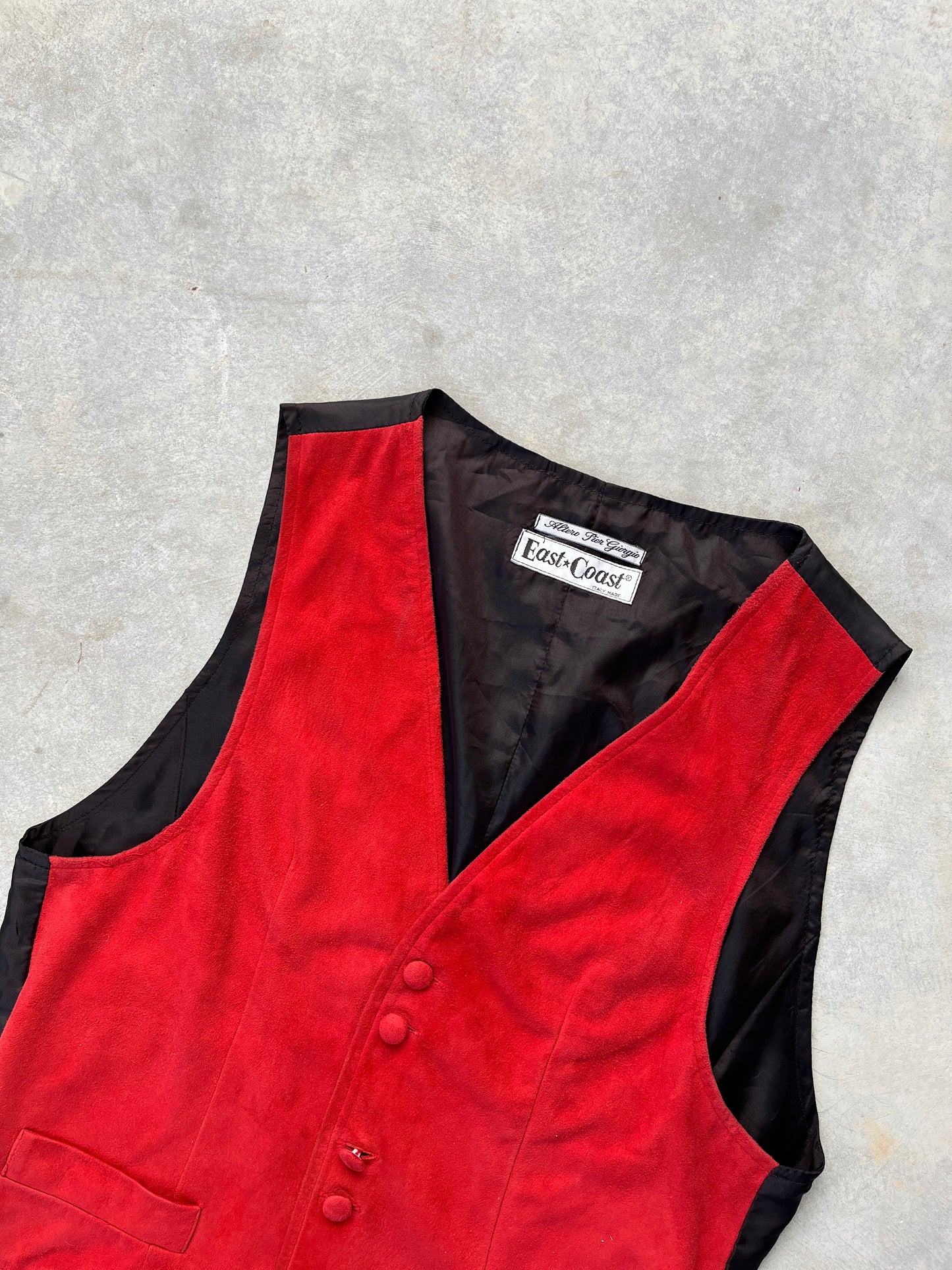 1970S - RED SUEDE VEST - L