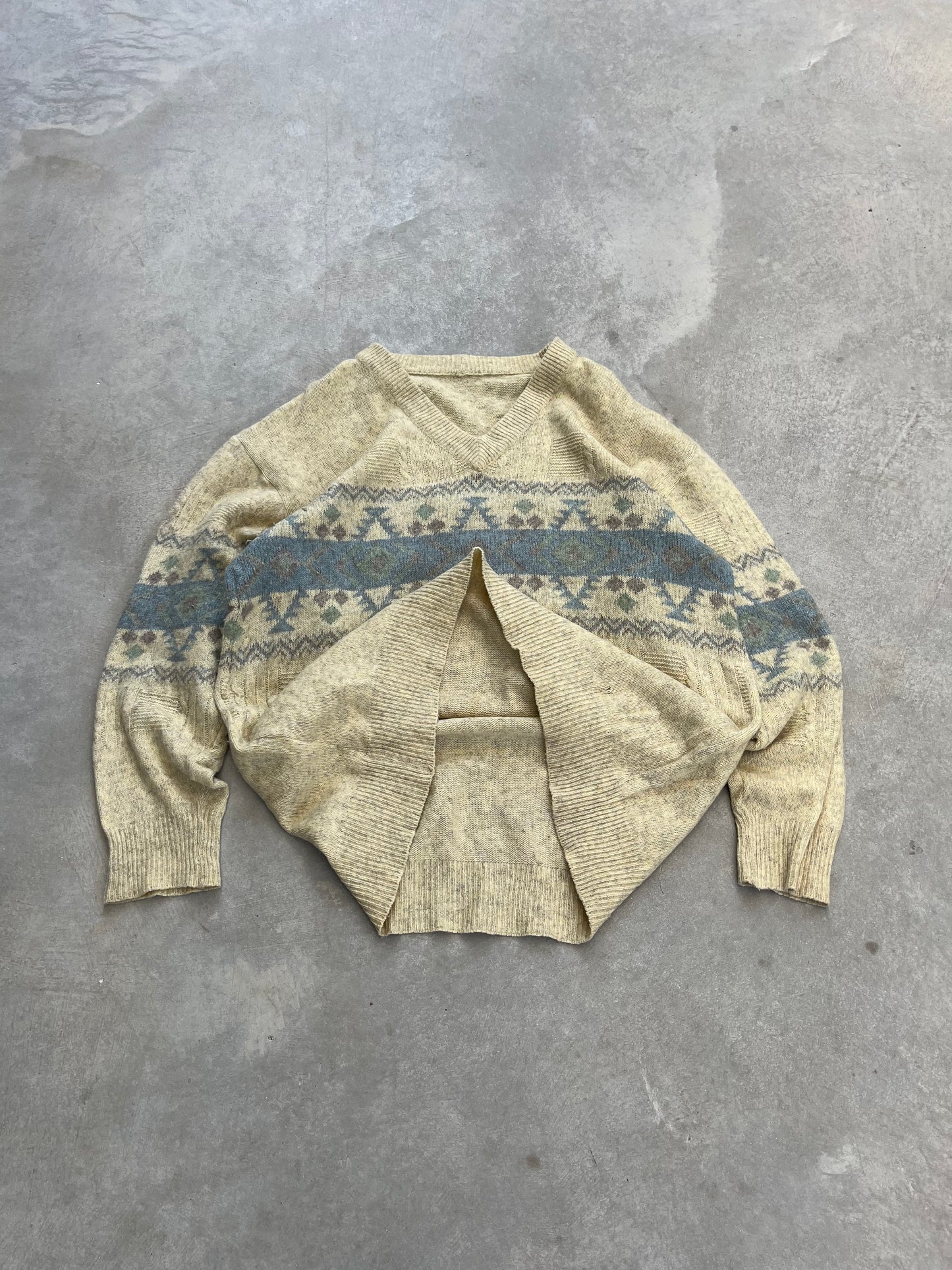 1990S - YELLOW PATTENED KNIT V NECK SWEATER - L
