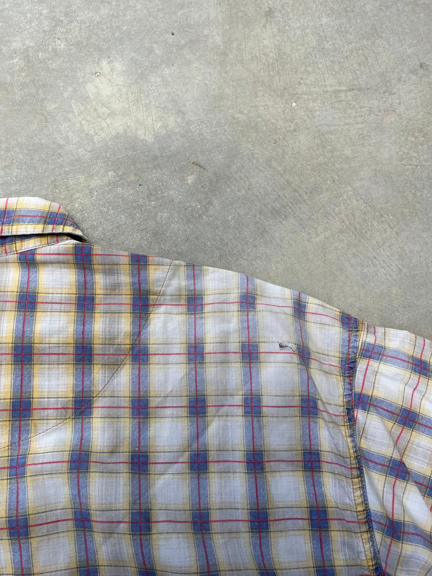 1980S - MULTICOLORED BUTTON UP TSHIRT - XXL